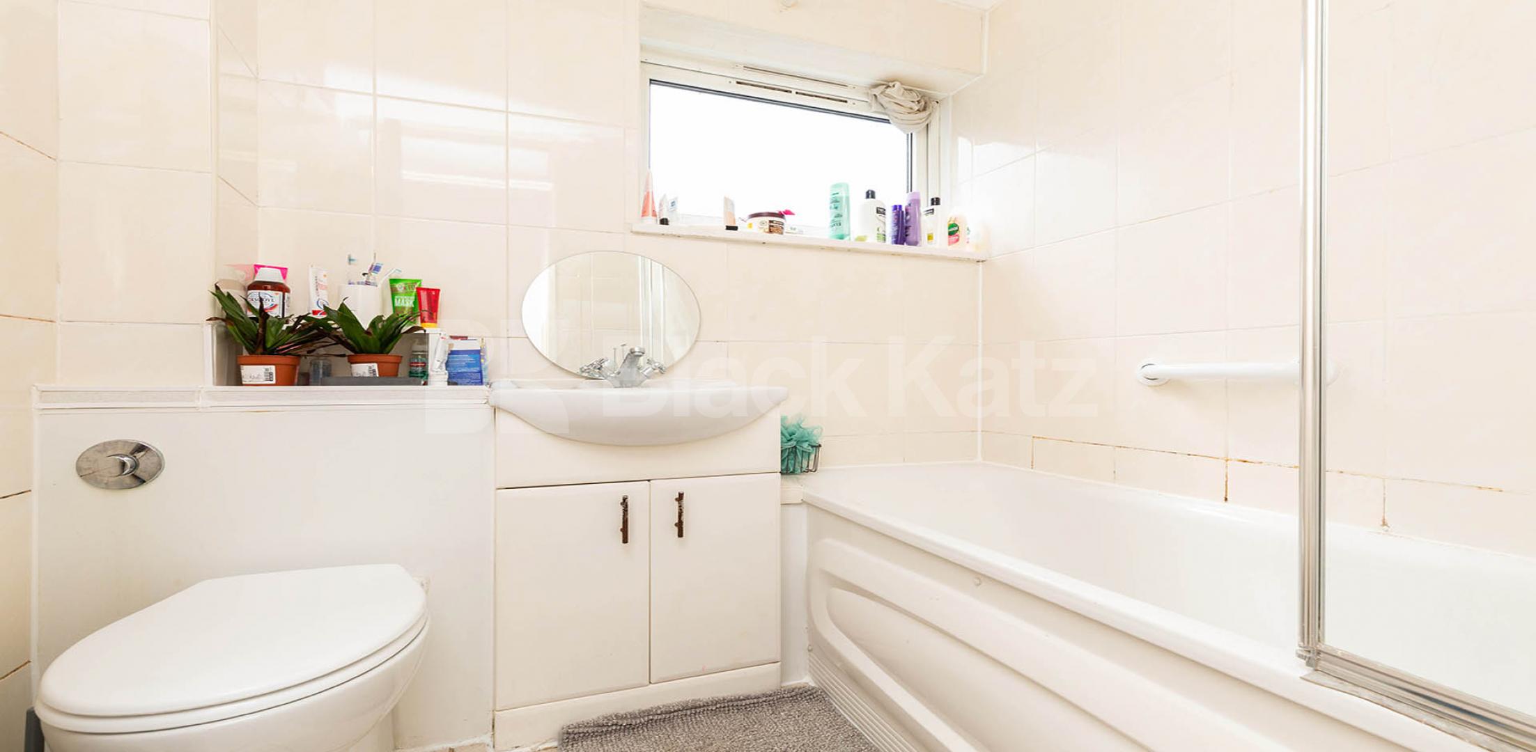 			2 Bedroom, 1 bath, 1 reception Flat			 Kerwick Close, Caledonian Road / Barnsbury